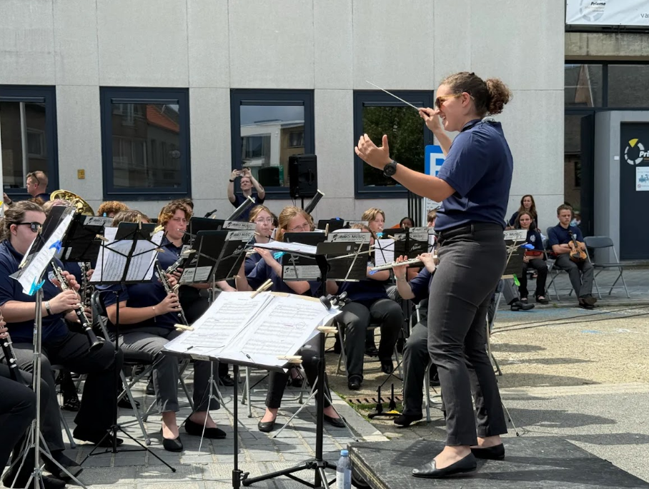 Through dedicated rehearsals and international guidance, tours for young music performers empower students to build strong ensembles and step onto European stages with confidence.